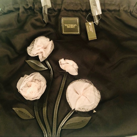 🔖 Victoria’s Secret Drawstring Purse - Picture 2 of 7